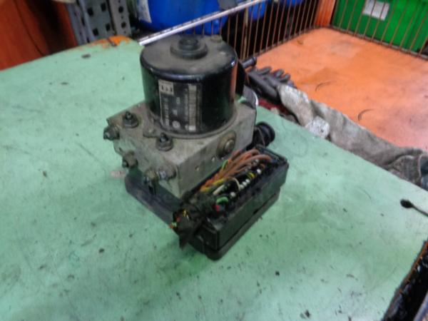   ABS  Volkswagen Golf 5 03-08 5D 1K0614517H 
