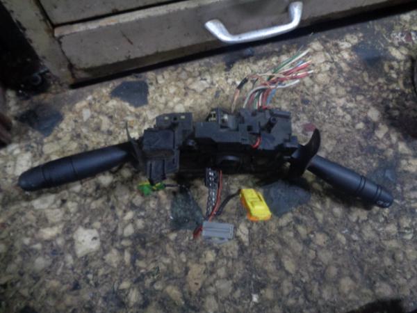   - 61730002  Renault Clio 01-05 (4) 