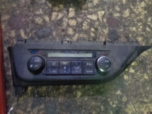    75F542  Toyota Auris 2014>  (A1) 