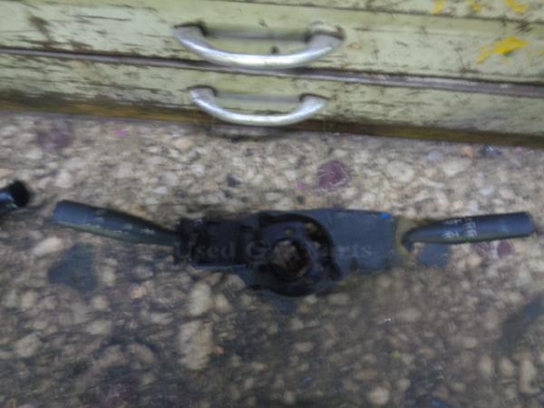   - 61557114  Citroen Saxo 96-99 3D 8() 