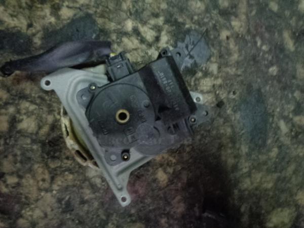     AE063700-8610  Toyota Avensis Berlina 03-08 (3) 