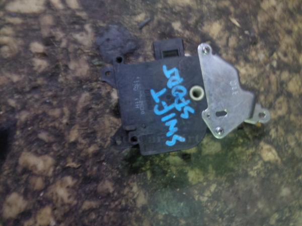     113800-2530  Suzuki Swift 3D 06-11 (3) 