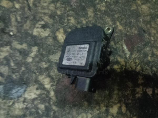     576330700  Renault Clio 98-01 (3) 