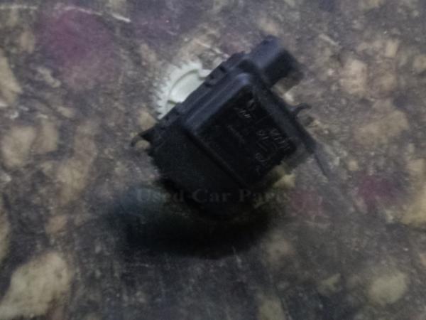     01328012022  Volkswagen Polo 00-02 3D (5) 