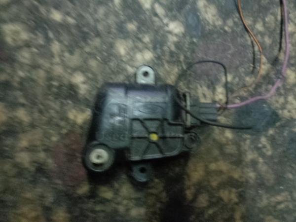     96FW-19B634-AD  Ford Fiesta 3D 96-99 (5) 