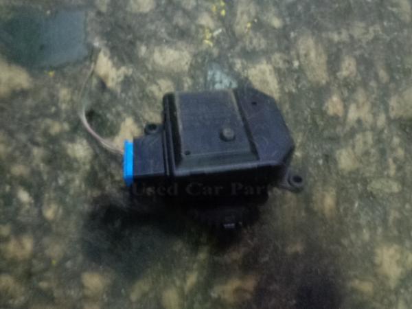     309368200AD  Volkswagen Polo 02-05 3D (5) 