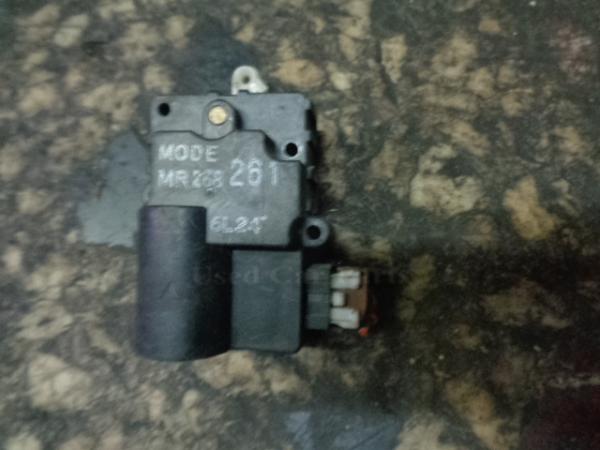      MR268261  Volvo S40 00-04 (5) 