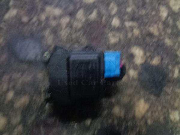     8D1820511B  Volkswagen Passat Variant 00-05 (5) 