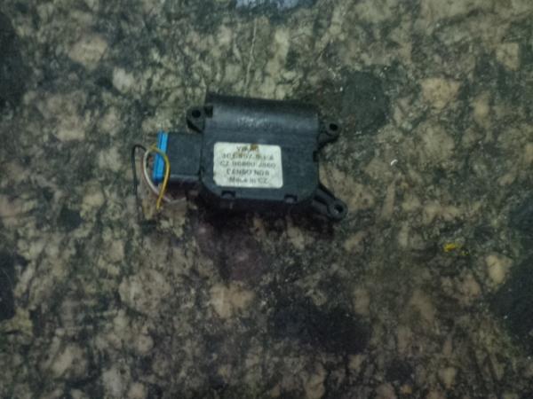     1168802860  Volkswagen Golf 5 03-08 5D (5) 