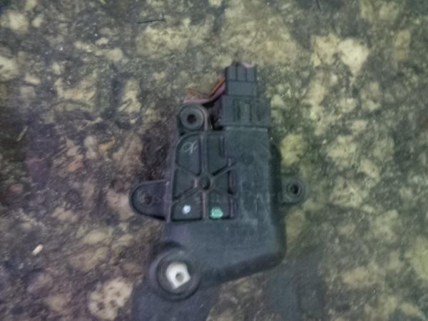     96FW-19B634-AD  Ford Fiesta 3D 96-99 (2) 