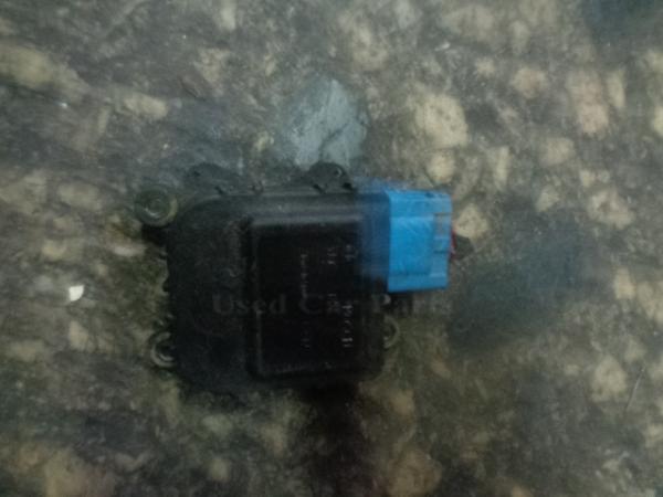     8D1820511B  Volkswagen Passat 00-05 (2) 