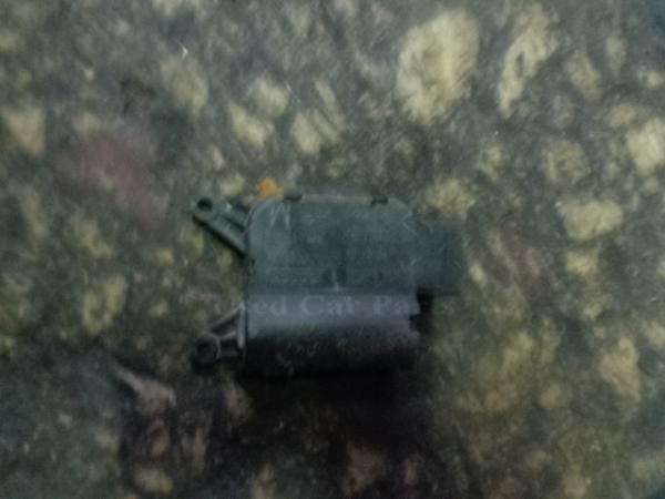     0132801362  Volkswagen Passat 05-10 (2) 
