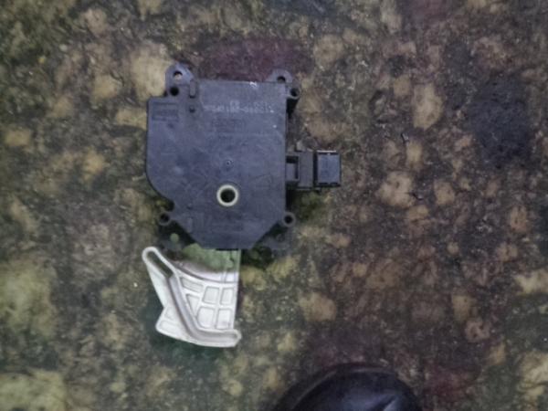     113800-281  Toyota Auris 07> (2) 
