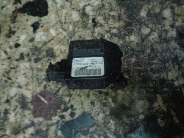     N100464D  Nissan Note 06> (1) 