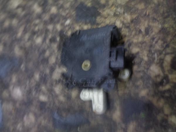     637007900  Toyota - Lexus Yaris 99-03 (1) 
