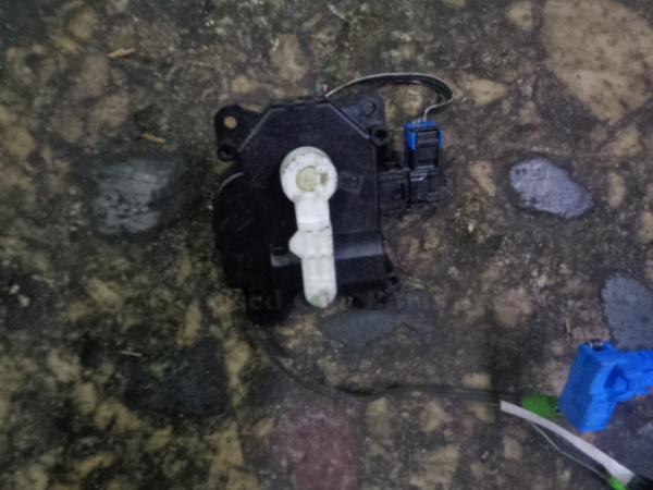      113800-2810  Toyota Auris 07> (1) 