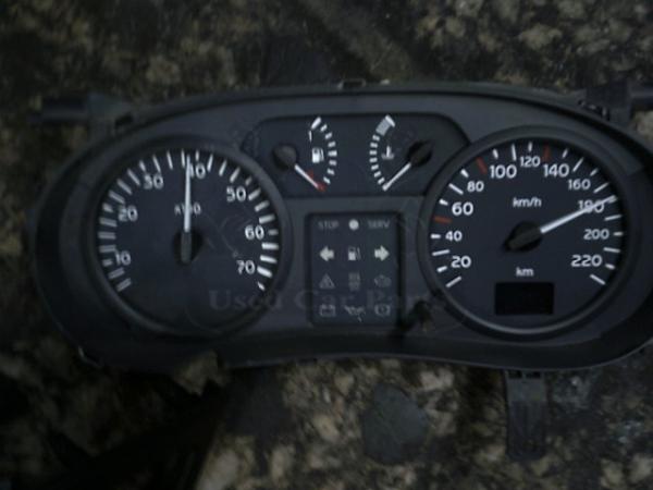   P8200261119  Renault Clio 01-05    