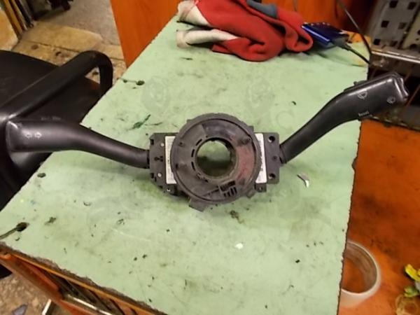   -  Volkswagen Golf 4 97-03 5D 4BO953503H 8L0953513G L01 