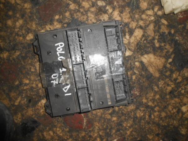   6q1937049f  Volkswagen Polo 02-05 3D 