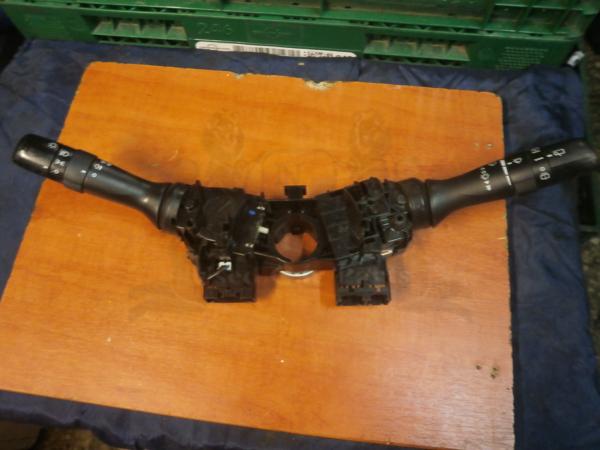   -  Toyota Auris 2010 32(o) 
