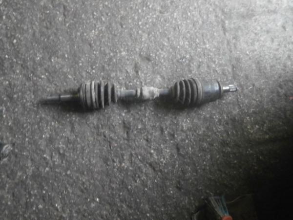      Nissan Primera P10 90-95 (1) 