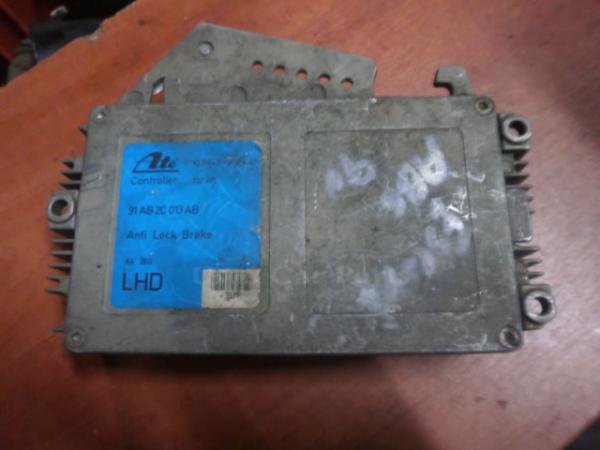     Ford Escort sedan 90-95 (45) 