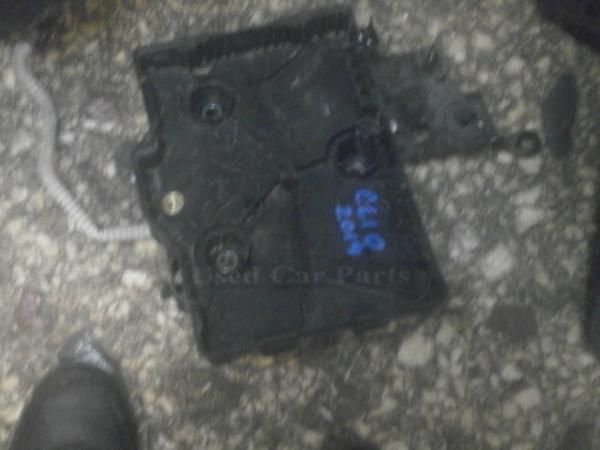   ()  Renault Clio 09> 