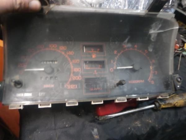   2577002720  Suzuki Swift 1983- (2) 